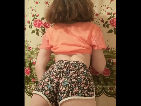 ❤️ Szexi fiatal csaj vetkőzteti le a rövidnadrágját a kamera előtt. ❤ Házi készítésű pornó at hu.liporno.ru ️❤